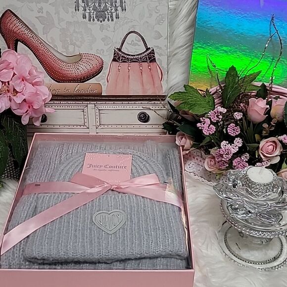 978 NWT JUICY COUTURE WINTER SCARF AND HAT SET Misses NWT Juicy Couture Womens Cable Knit Hat, Gloves & Scarf 3-Piece  main image 4